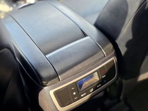 Used 2015 Toyota Highlander Limited AWD/4WD image 29