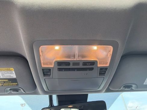 Used 2018 Toyota Highlander Limited AWD/4WD image 30
