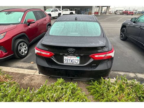 Used 2019 Toyota Camry SE FWD image 6