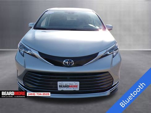 Used 2021 Toyota Sienna Limited image 8