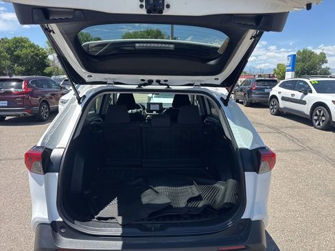 Used 2021 Toyota RAV4 LE AWD/4WD image 8