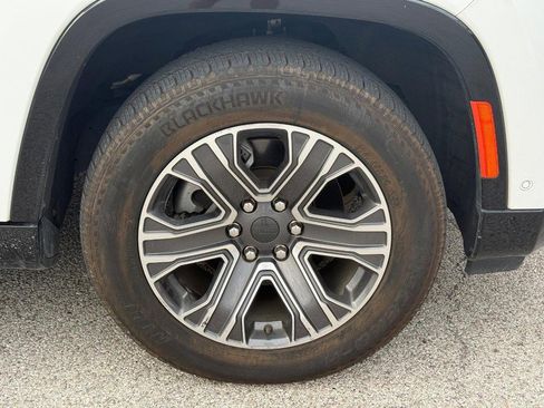 Used 2024 Jeep Wagoneer L Series II w/ Flexible Seating Group AWD/4WD image 7