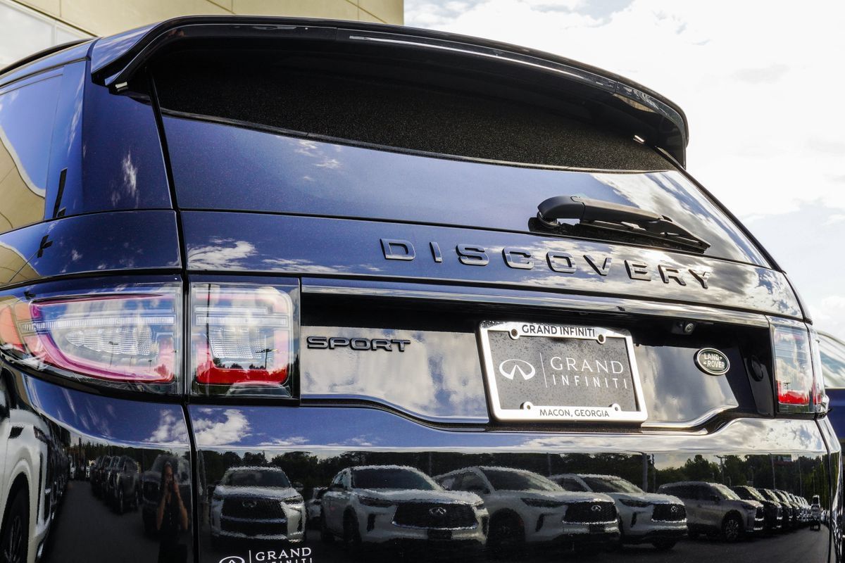 Used 2023 Land Rover Discovery Sport SE R-Dynamic AWD/4WD image 13
