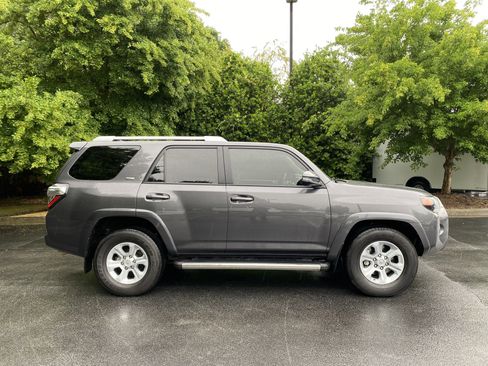 Used 2017 Toyota 4Runner SR5 Premium RWD image 10
