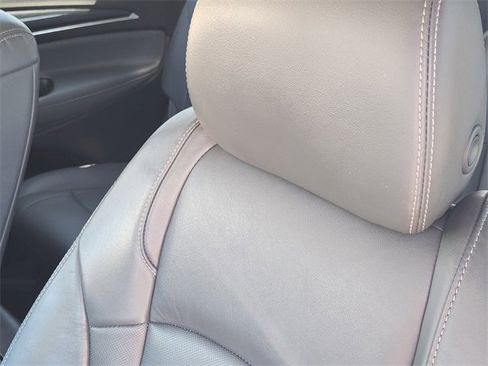 Used 2020 Buick Enclave Essence w/ Sport Touring Edition image 15