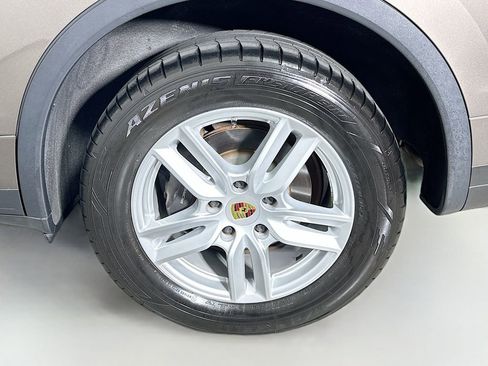 Used 2016 Porsche Cayenne image 32
