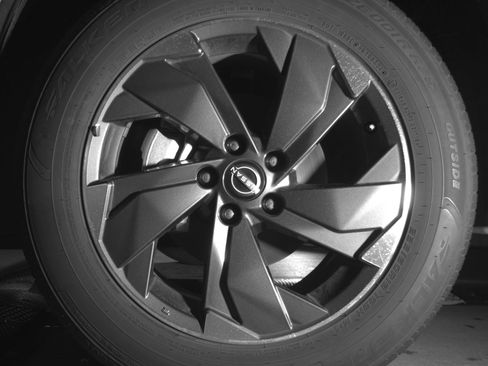 Used 2025 Nissan Rogue SV image 12