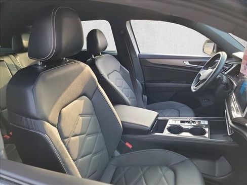 Used 2025 Volkswagen Atlas Cross Sport SE FWD image 15