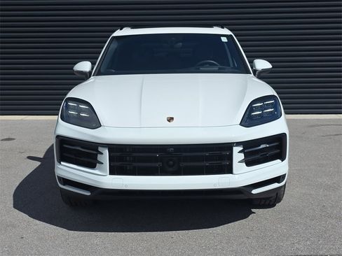 Used 2025 Porsche Cayenne image 10