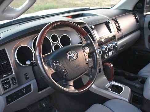 Used 2013 Toyota Sequoia Platinum AWD/4WD image 46
