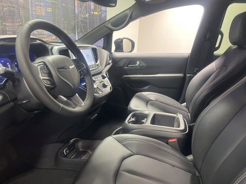 New 2026 Chrysler Pacifica Select image 10