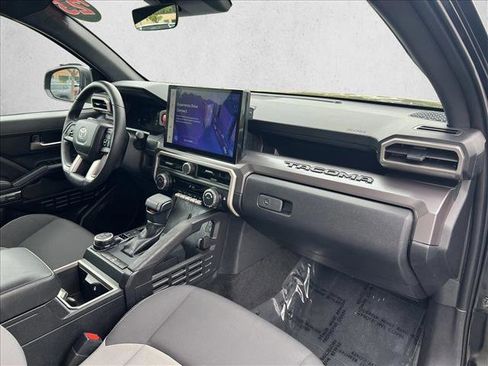 Certified 2025 Toyota Tacoma TRD Off-Road image 23