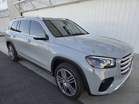 Used 2024 Mercedes-Benz GLS 450 4MATIC image 4