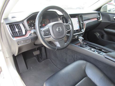 Used 2021 Volvo S60 T5 Momentum FWD image 18