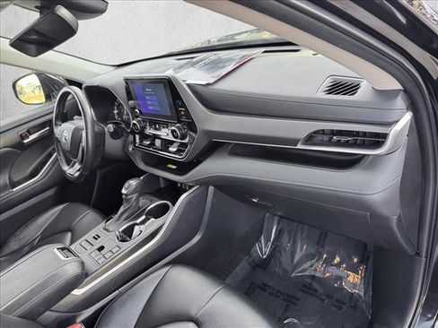 Used 2024 Toyota Highlander XLE image 22