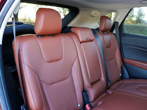 Used 2019 Ford Edge Titanium w/ Equipment Group 301A image 19