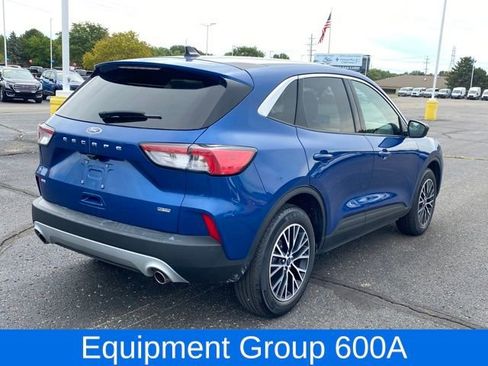 Used 2022 Ford Escape SE image 3