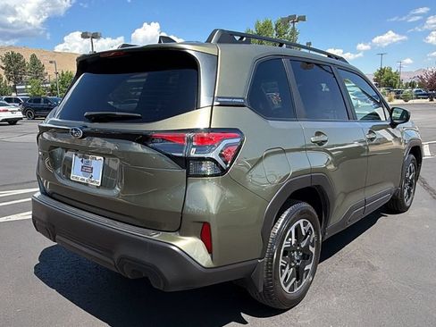 Certified 2025 Subaru Forester Premium AWD/4WD image 3