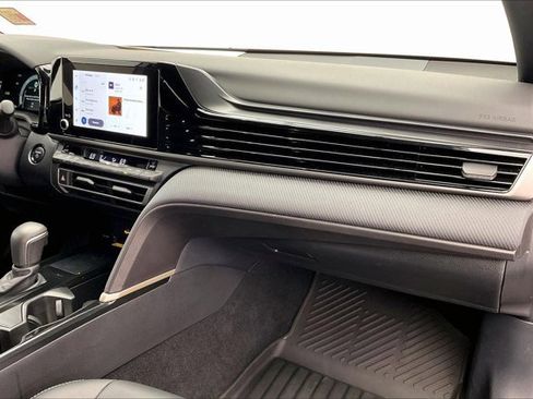 Used 2025 Toyota Camry SE image 16