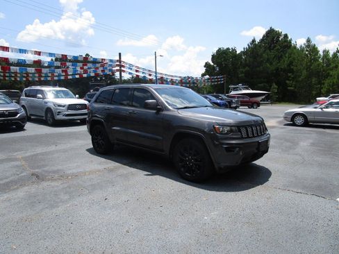 Used 2020 Jeep Grand Cherokee Altitude AWD/4WD image 6