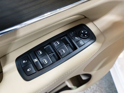 Used 2020 Jeep Grand Cherokee Overland image 14