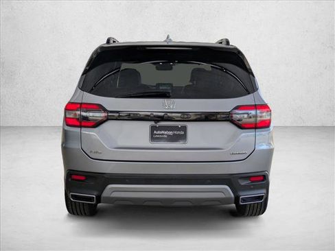 Used 2024 Honda Pilot Touring image 7