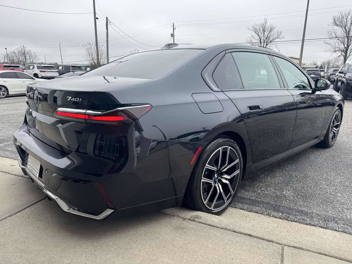 Used 2025 BMW 740i xDrive AWD/4WD image 5