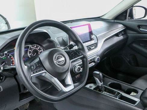 Used 2025 Nissan Altima 2.5 SV FWD image 22