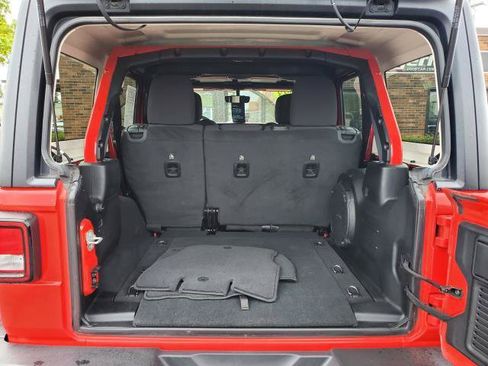Used 2023 Jeep Wrangler Unlimited Sahara AWD/4WD image 26