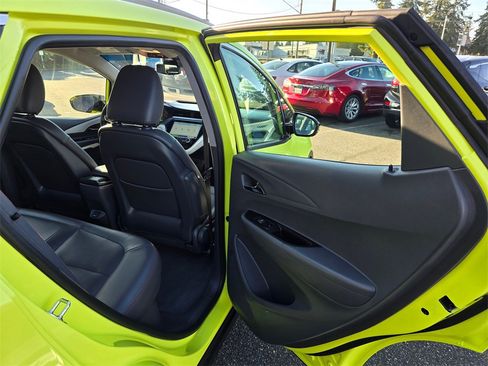 Used 2019 Chevrolet Bolt Premier w/ Infotainment Package image 14