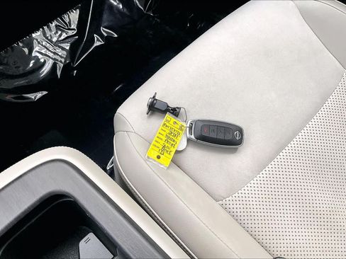 Used 2024 Nissan Ariya AWD image 14
