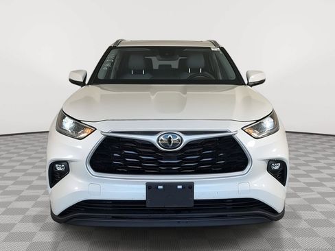 Used 2021 Toyota Highlander XLE AWD/4WD image 6