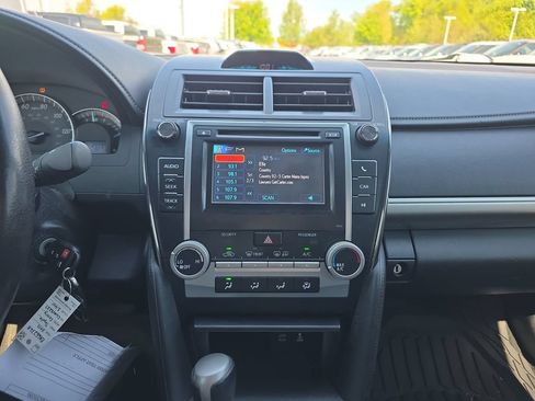 Used 2012 Toyota Camry SE FWD image 32