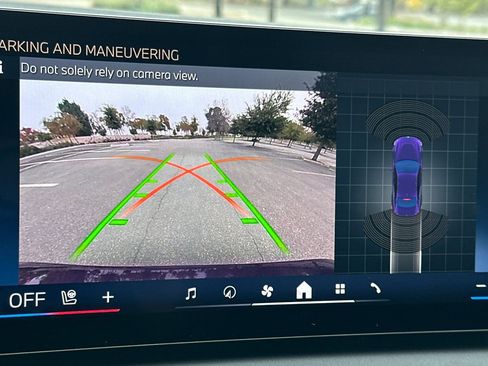 Used 2025 BMW 230i Coupe w/ Convenience Package image 24