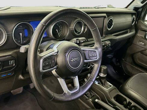 Used 2023 Jeep Wrangler Unlimited Sahara w/ Cold Weather Group AWD/4WD image 18