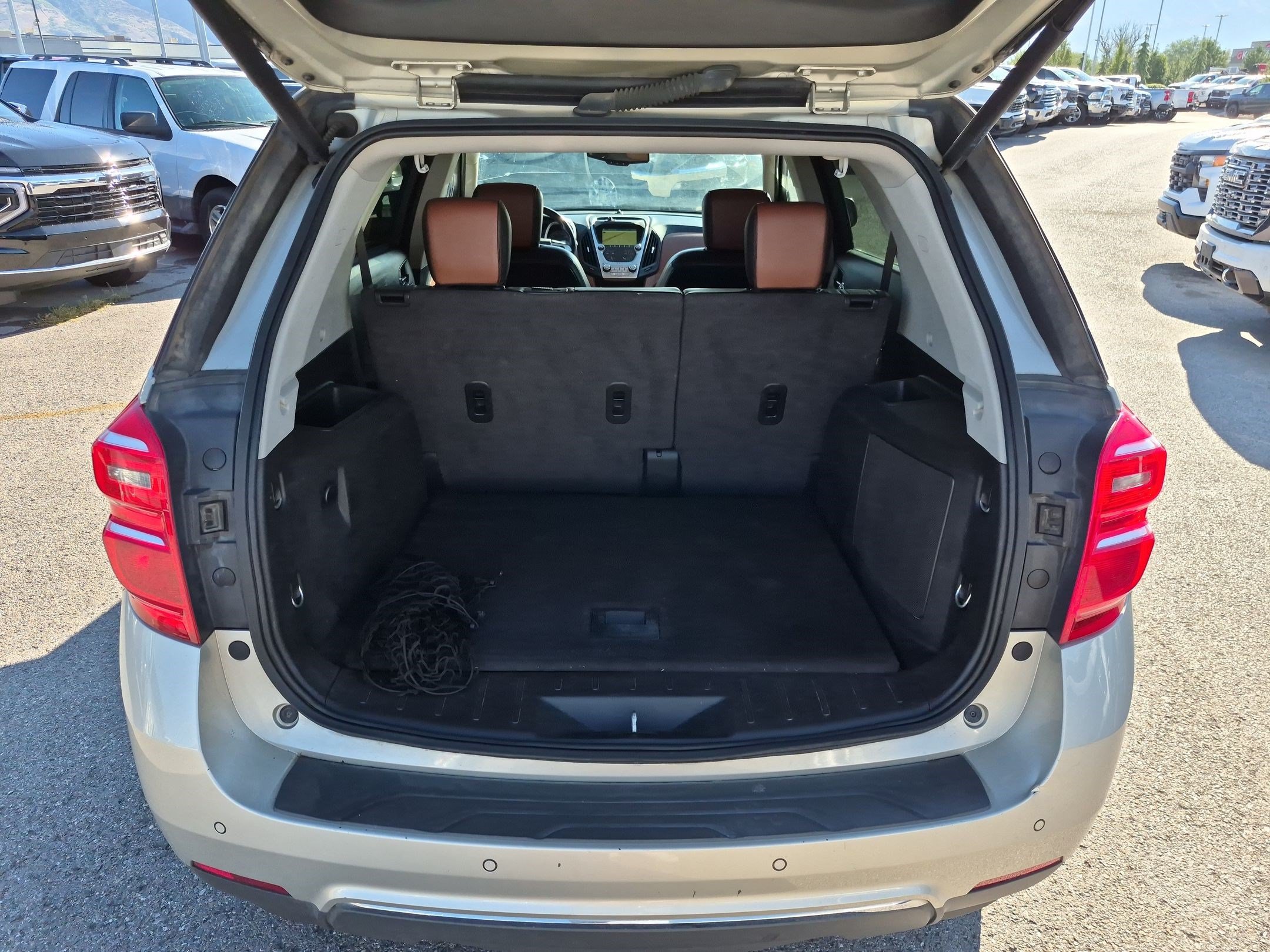 Used 2016 Chevrolet Equinox LTZ w/ Enhanced Convenience Package FWD image 29