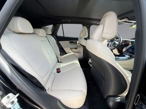 Used 2024 Mercedes-Benz GLC 300 image 17