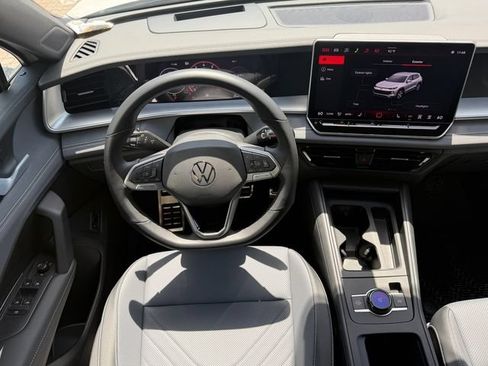 Certified 2026 Volkswagen Tiguan SE R-Line FWD image 16