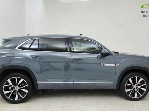 Used 2025 Volkswagen Atlas Cross Sport SEL Premium R-Line image 6