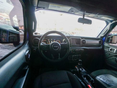 Used 2018 Jeep Wrangler Unlimited Sport S image 11