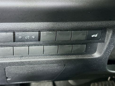 Used 2025 Mitsubishi Outlander SE FWD image 17