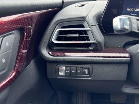 Used 2025 Chevrolet Traverse Z71 w/ Driver Confidence Package image 46