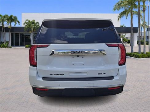 Used 2023 GMC Yukon SLT w/ SLT Premium Package image 6