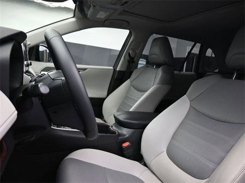 Used 2022 Toyota RAV4 Limited image 9