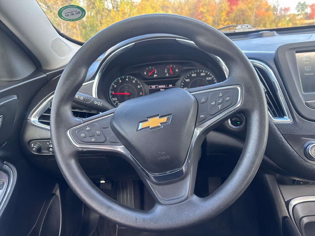 Used 2018 Chevrolet Malibu LT FWD image 14