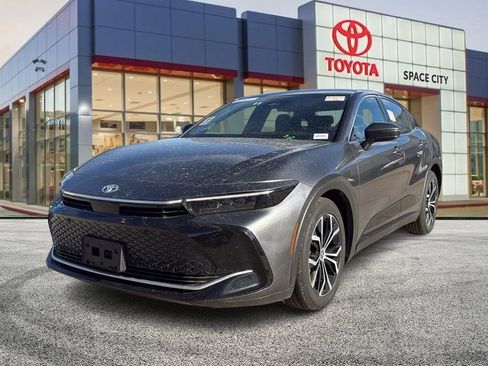 Used 2024 Toyota Crown Limited image 1