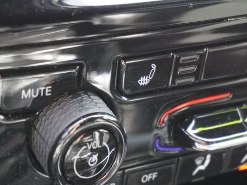 Used 2025 Jeep Grand Cherokee L Laredo image 28