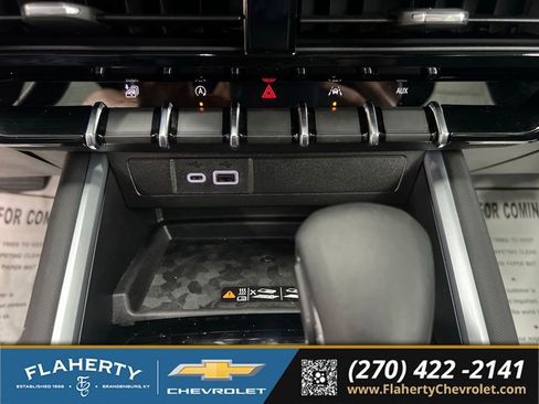 Used 2025 Chevrolet Colorado Z71 w/ Technology Package AWD/4WD image 28