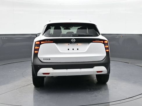 Used 2025 Nissan Kicks SV FWD image 8