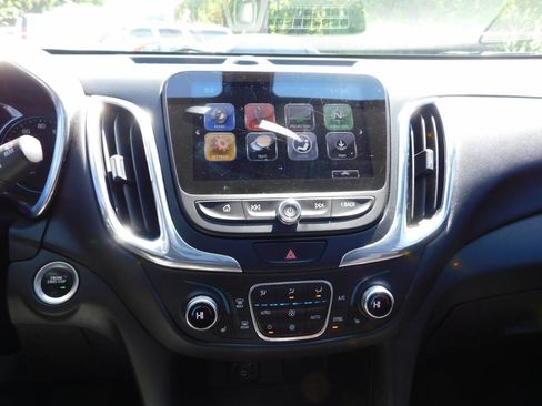 Used 2018 Chevrolet Equinox LT w/ Sun & Infotainment Package FWD image 12